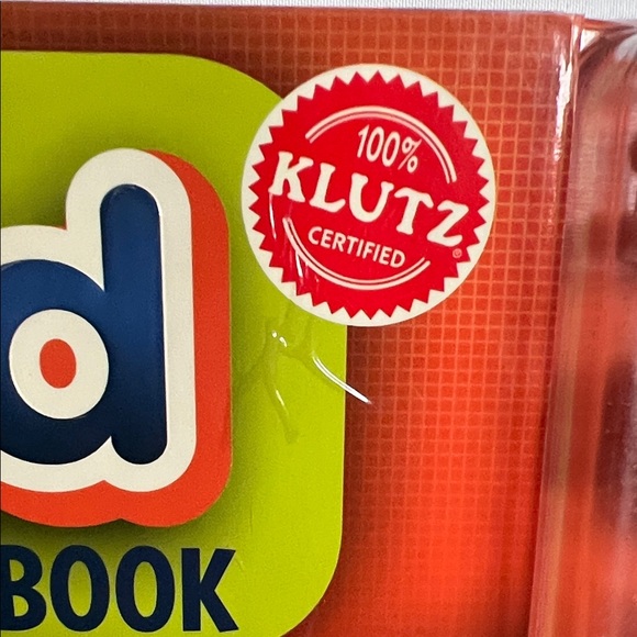 Klutz The Hand Book - Build a Skeleton Hand Kit - Picture 2 of 14